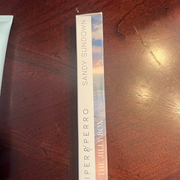 Summer 2024 Jillly Box - Picture 6 of 14